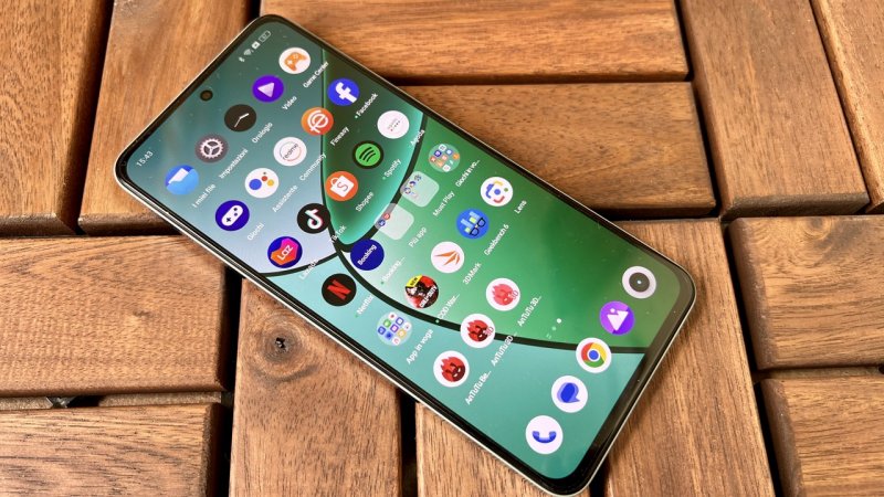 Anche in Realme 12+ c'è parecchio bloatware preinstallato Anche in Realme 12+ c'è parecchio bloatware preinstallato