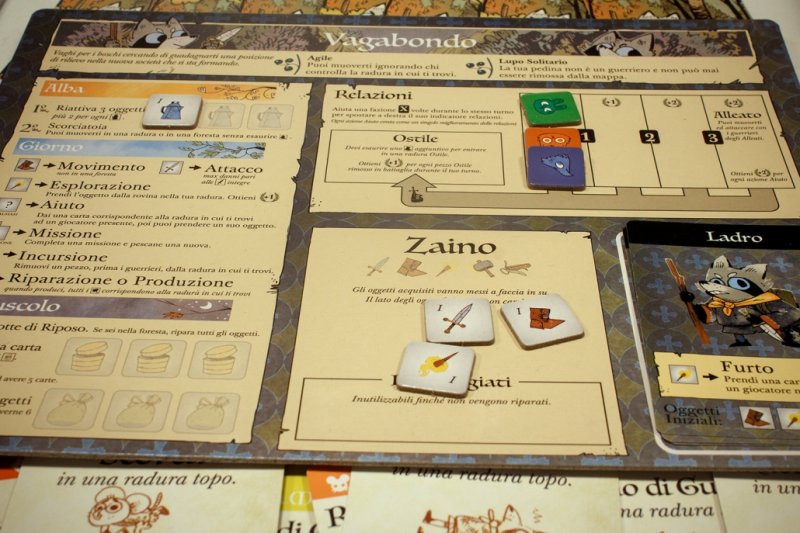 La plancia del vagabondo non sembra affatto quella di un war game, e infatti questa fazione di Root è per certi versi più simile a un peculiare gioco di ruolo