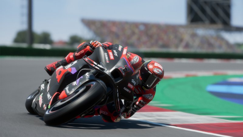 Il mercato piloti riesce ad aggiungere un nuovo livello di profondità al gameplay di MotoGP 24 grazie alla pressione a cui i piloti sono sottoposti quando si trovano di fronte alle sfide