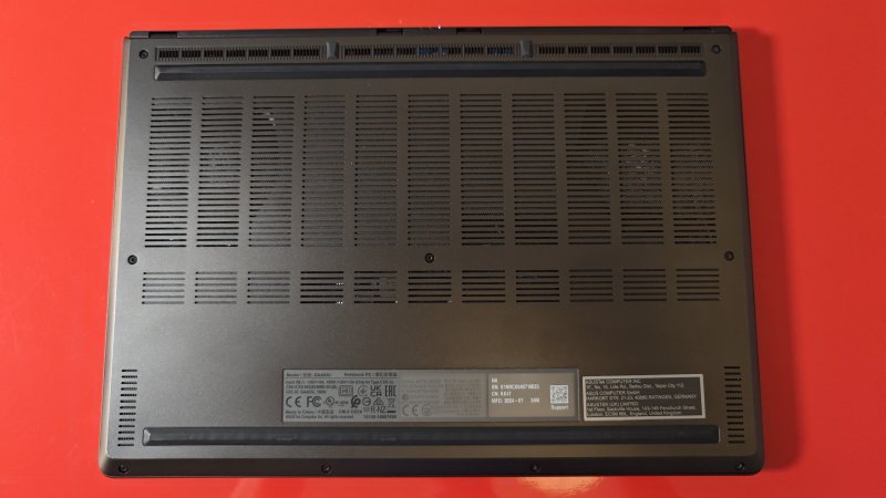 Il sistema di raffreddamento basato su camera di vapore e tre ventole