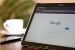 Google ora permette di condividere le password di servizi come Netflix e Prime Video - Notizia