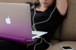 MacBook flessibili entro 2 anni: due versioni previste, la più grande da 20 pollici - Notizia