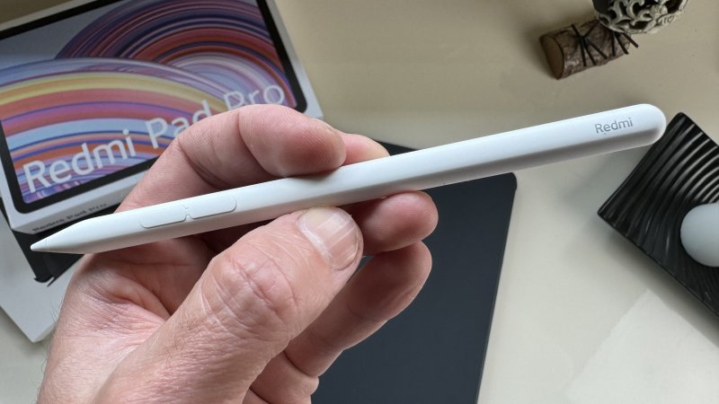 Il pennino e la cover con tastiera sono un complemento ideale per estendere le capacità del tablet Il pennino e la cover con tastiera sono un complemento ideale per estendere le capacità del tablet