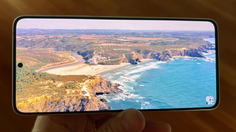 Il display di POCO F6 Pro vanta un'ottima risoluzione e un'alta luminosità massima Il display di POCO F6 Pro vanta un'ottima risoluzione e un'alta luminosità massima