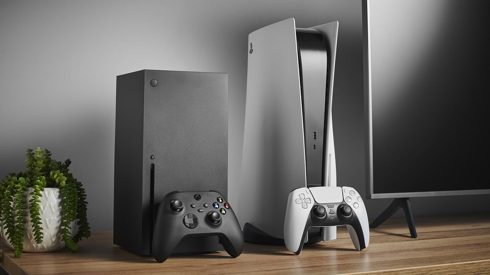 A sinistra Xbox Series X, a destra PS5