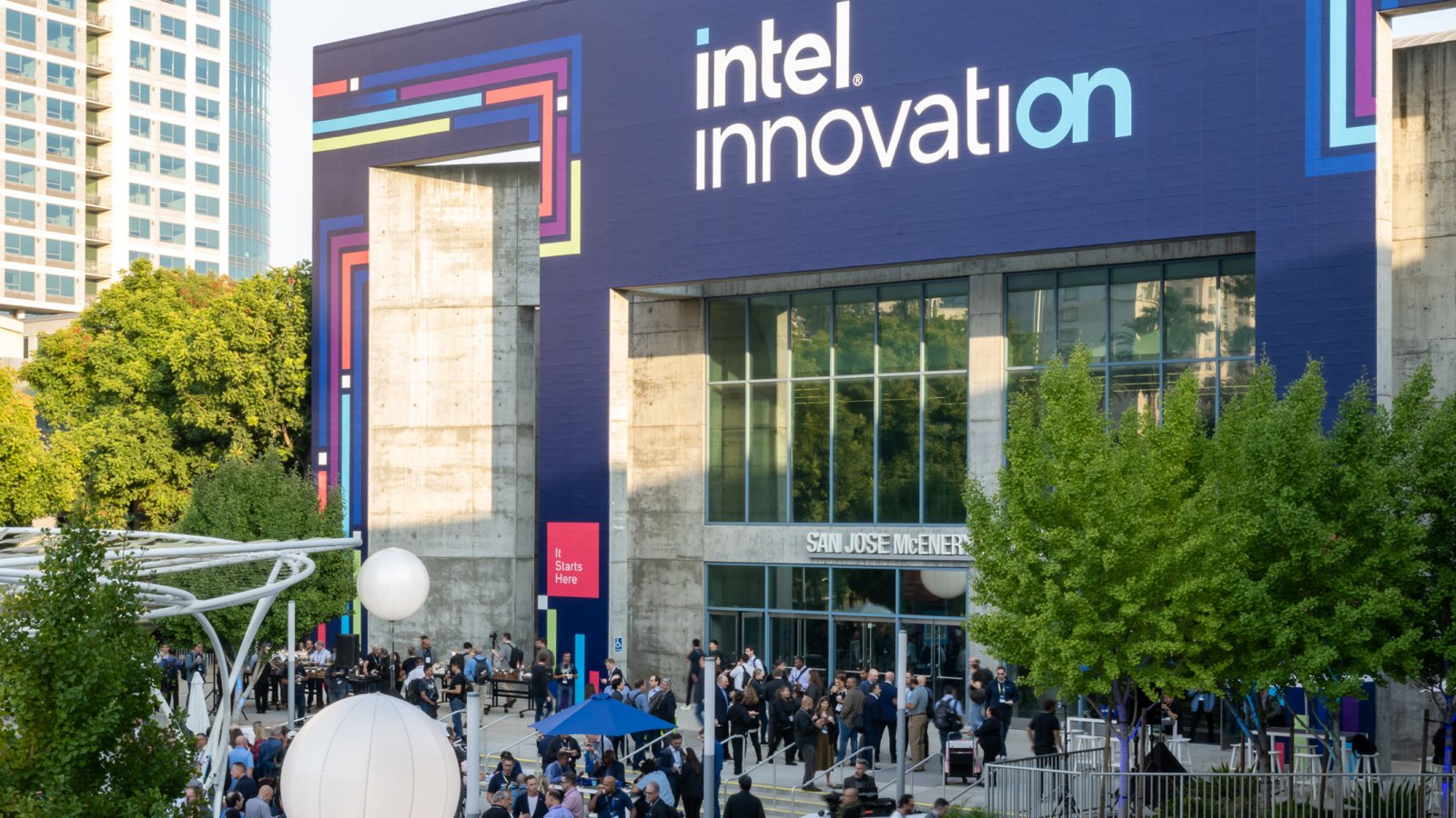 L'esterno dell'edificio dove si terrà l'Intel Innovation