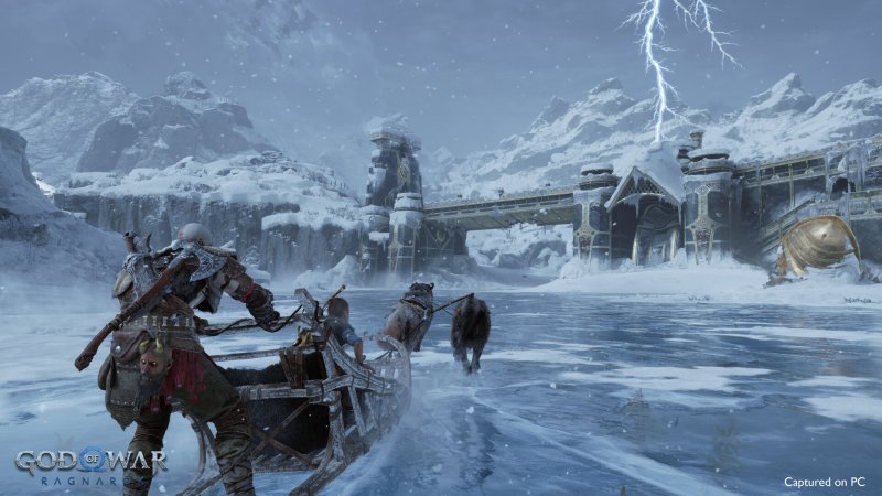 Kratos e Atreus a bordo di una slitta in God of War: Ragnarok