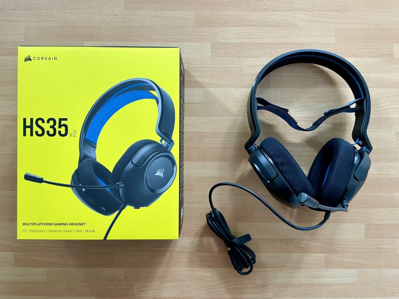 La confezione delle cuffie Corsair HS35 v2 contiene esclusivamente l'headset, senza cavi o adattatori
