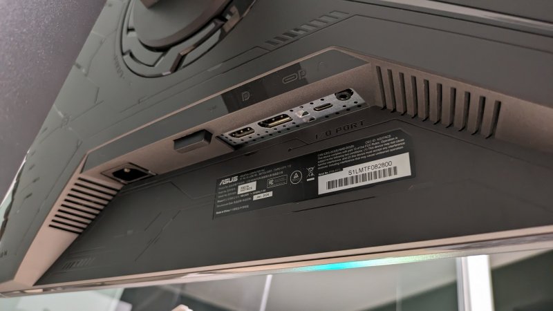 Le porte di ROG Strix XG27ACS Le porte di ROG Strix XG27ACS