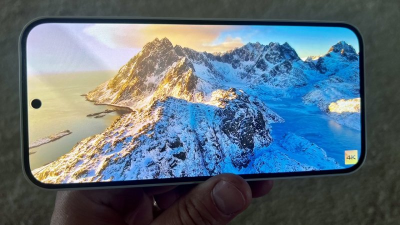 L'ottimo display di Nothing Phone (2a) non è molto diverso da quello di Nothing Phone (2) L'ottimo display di Nothing Phone (2a) non è molto diverso da quello di Nothing Phone (2)