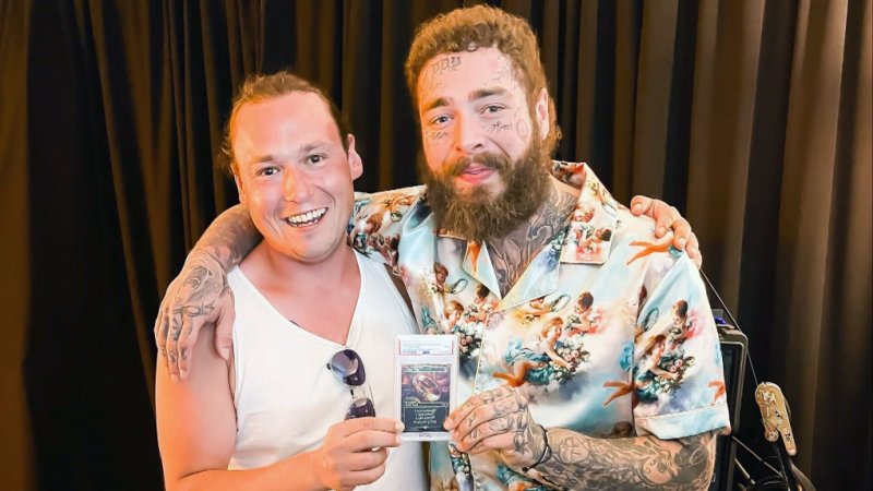 Post Malone è un grande collezionista di carte di Magic, al punto da possedere, oltre a l'Unico anello, uno dei Black Lotus più di valore in circolazione Post Malone è un grande collezionista di carte di Magic, al punto da possedere, oltre a l'Unico anello, uno dei Black Lotus più di valore in circolazione