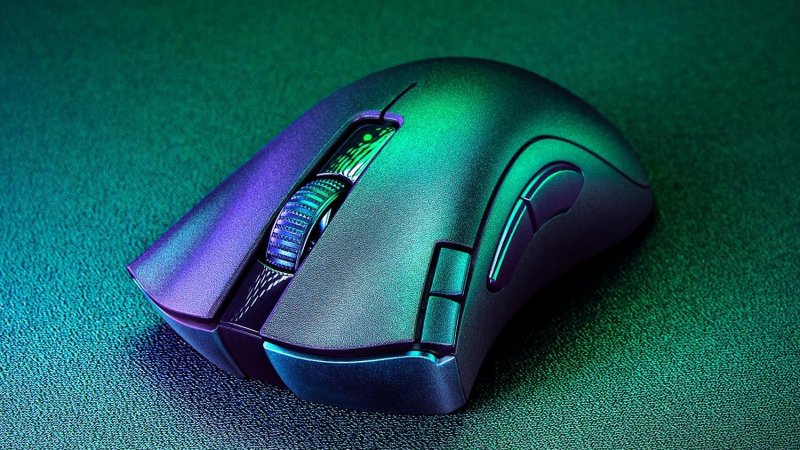 Una visuale frontale del mouse che mostra tutti i pulsanti