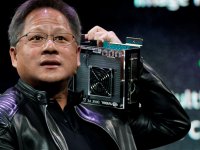 NVIDIA vale più di 4.000 miliardi di dollari: il record è storico, ma i prezzi delle GPU restano alti