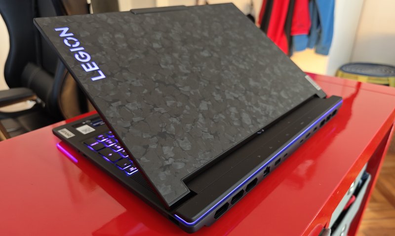 Il retro di Legion 9i Gen 8