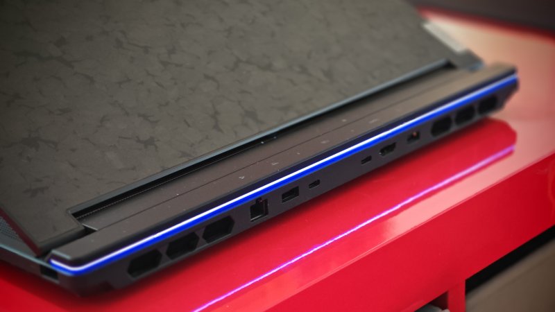 Le porte posteriori di Legion 9i Gen 8 16IRX8