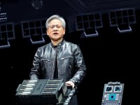 Jensen Huang diventa il nuovo ponte tra Cina e Stati Uniti: superato Elon Musk