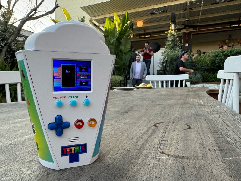 La collaborazione con gli Slurpee per giocare a Tetris mentre si bevono granite La collaborazione con gli Slurpee per giocare a Tetris mentre si bevono granite