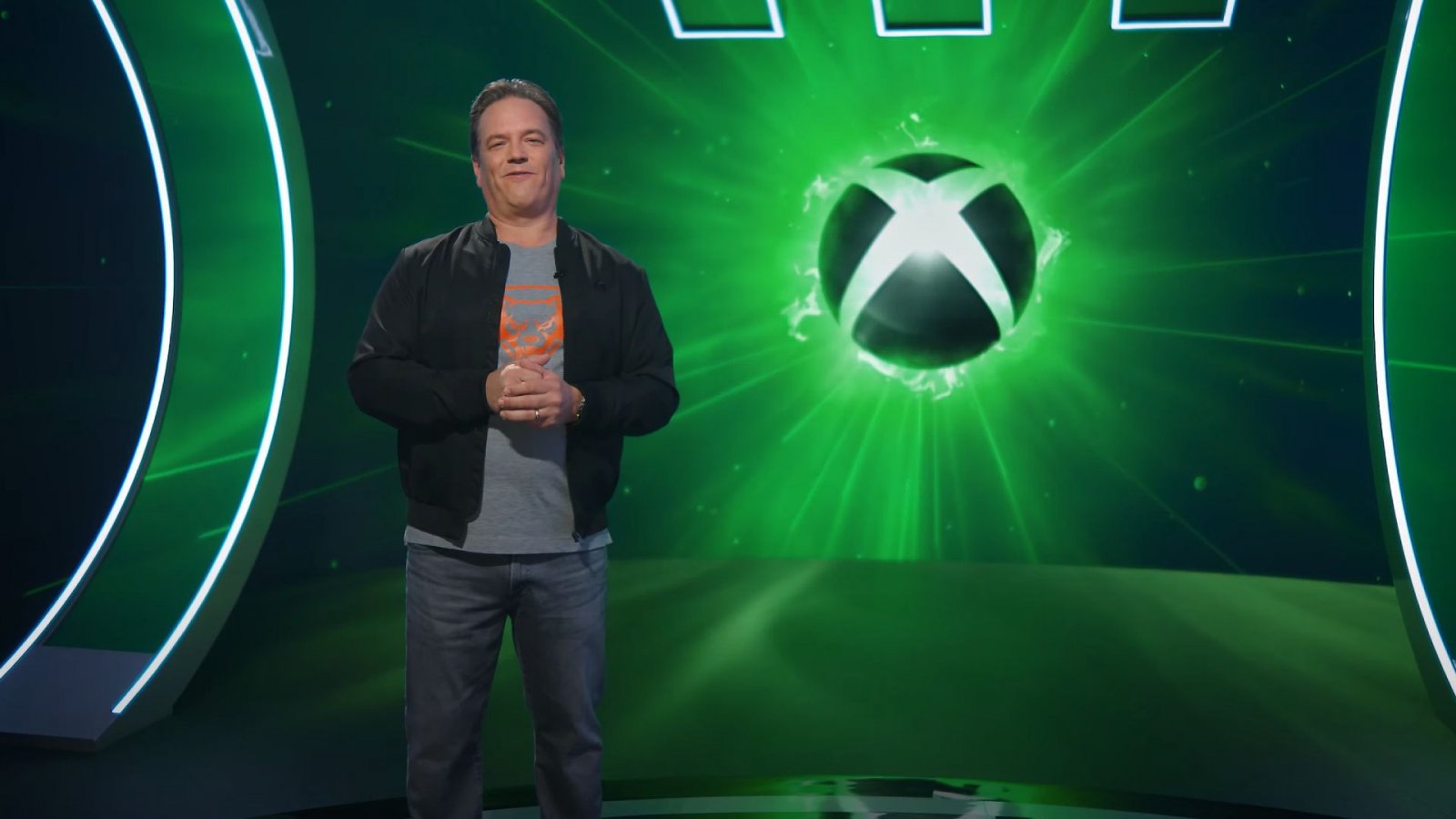 Phil Spencer sul palco dell'Xbox Games Showcase 2024