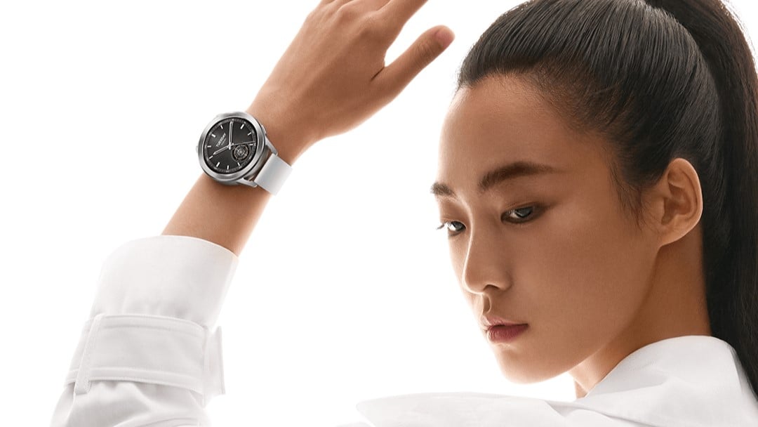 Xiaomi Watch S3 al polso di una donna