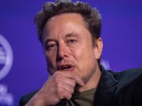 La figlia di Elon Musk commenta le capacità videoludiche del miliardario: è terribile e penoso