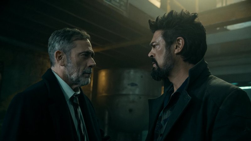 Jeffrey Dean Morgan e Karl Urban in una scena di The Boys 4 Jeffrey Dean Morgan e Karl Urban in una scena di The Boys 4