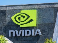 NVIDIA: la produzione del chip IA H20 è ferma nonostante il via libera alle vendite in Cina