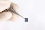 Batterie con autonomia raddoppiata? TDK rivoluziona i dispositivi indossabili con batterie a stato solido da 1.000 Wh/L - Notizia