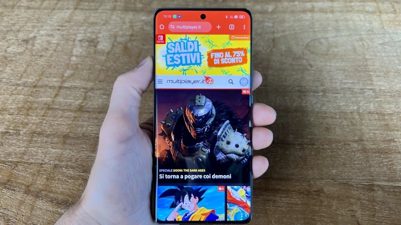 Realme GT 6 ha lo schermo curvo sui bordi