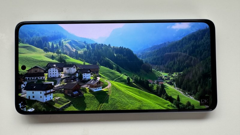 Il display di OnePlus Nord CE 4 Lite è finalmente un AMOLED