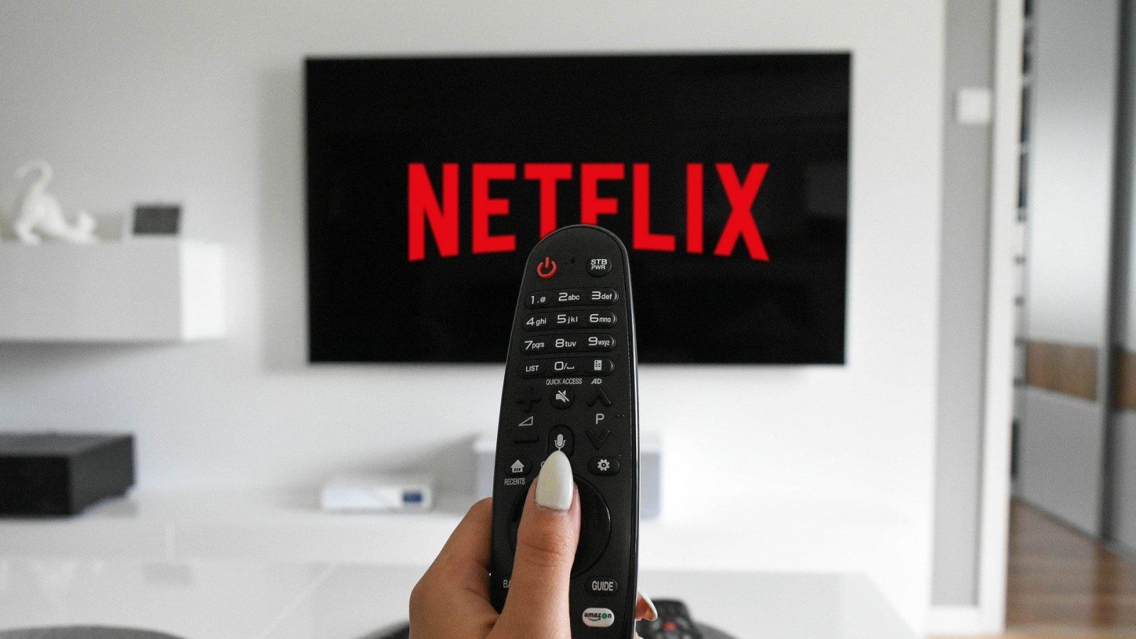Il logo Netflix su una TV