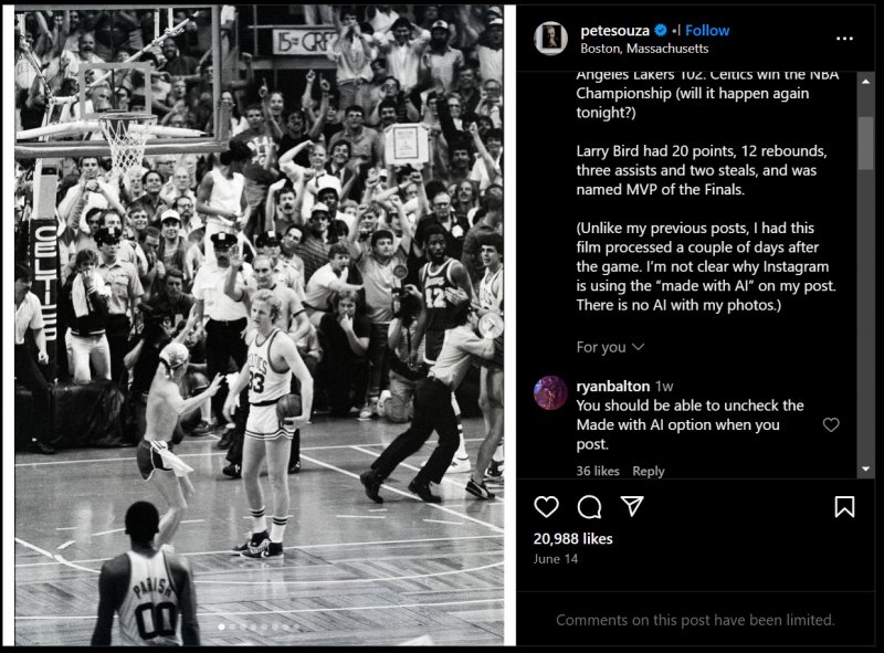 La foto di Pete Souza etichettata erroneamente come 'Made by AI'