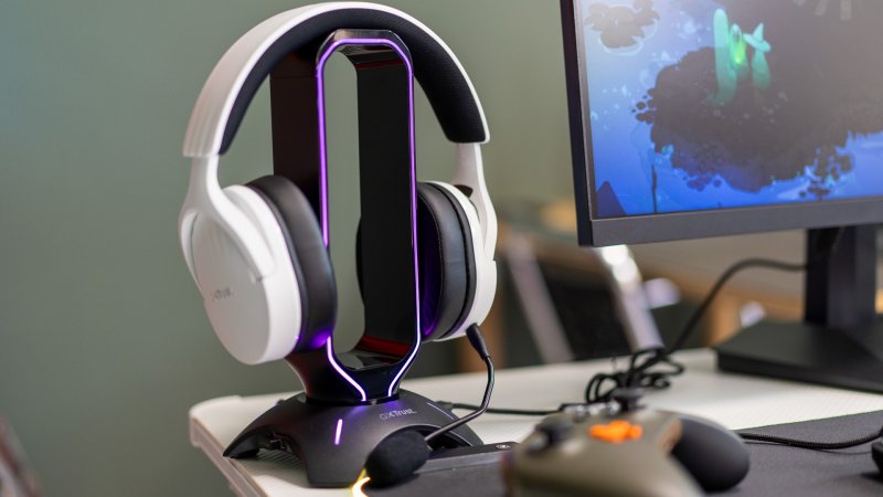 Lo stand per cuffie Cintar con hub USB