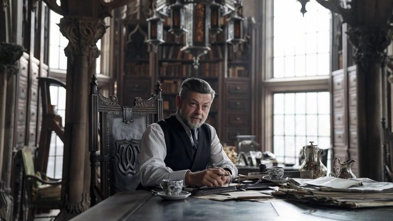 Andy Serkis nel panni di Alfred in The Batman