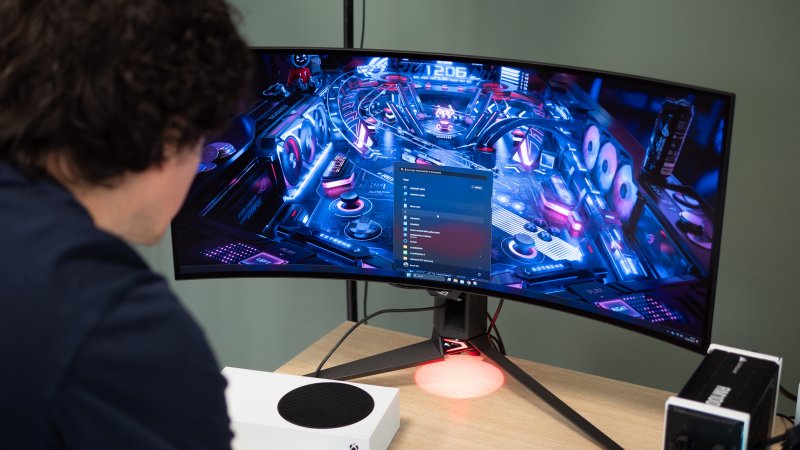 Nell'uso di tutti i giorni ASUS ROG Swift OLED PG34WCDM si comporta bene
