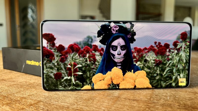 Il display di Realme GT 6T è lo stesso di GT 6 ed è eccellente per questa fascia di prezzo Il display di Realme GT 6T è lo stesso di GT 6 ed è eccellente per questa fascia di prezzo