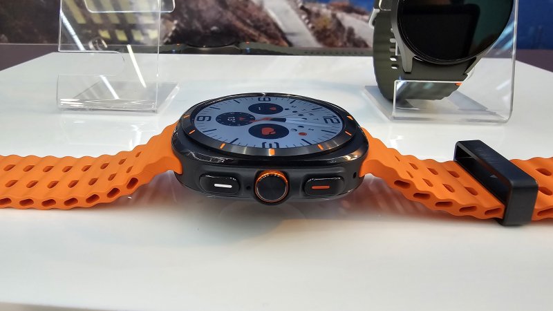Il tasto laterale di Galaxy Watch Ultra può essere personalizzato per lanciare un segnale sonoro di emergenza