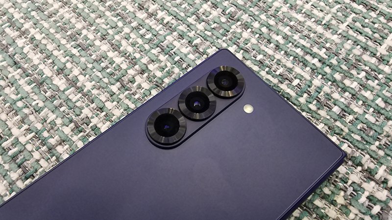 Un dettaglio del blocco camera di Samsung Galaxy Z Fold6 Un dettaglio del blocco camera di Samsung Galaxy Z Fold6