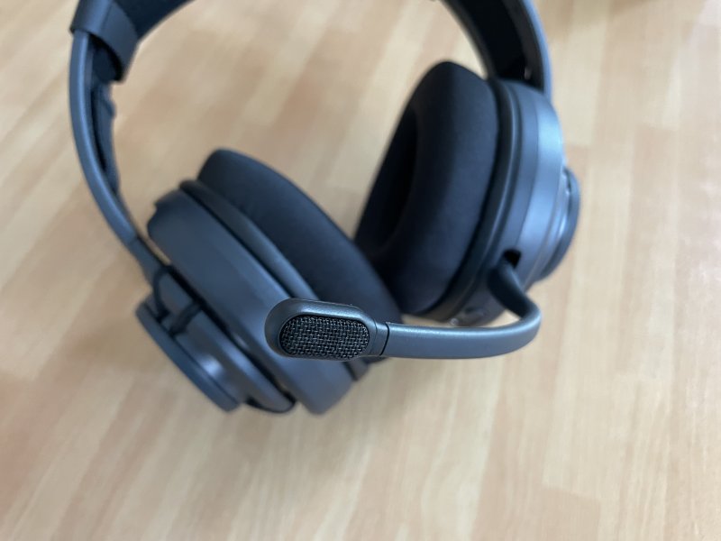 Il microfono delle Turtle Beach Atlas Air è molto flessibile e può essere portato con facilità davanti alla bocca