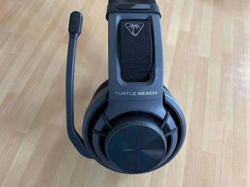 Il microfono delle Turtle Beach Atlas Air può essere disattivato con il pratico meccanismo flip-to-mute