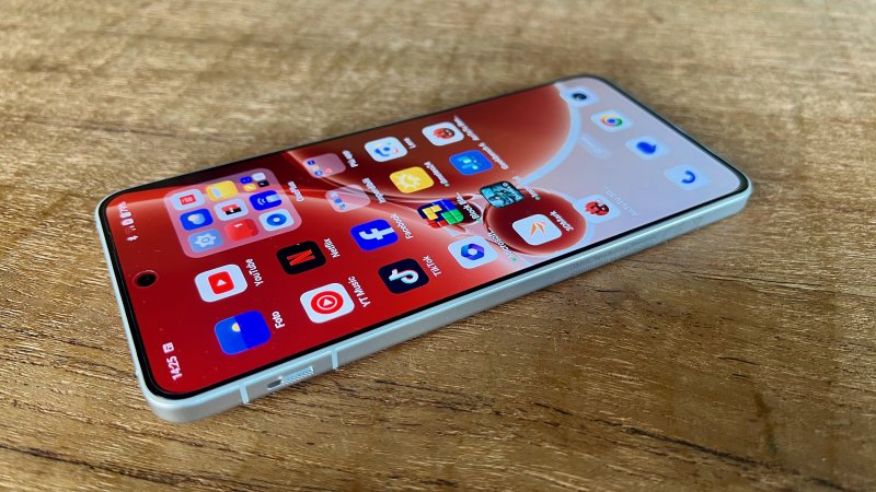 L'alert slider tipico della casa è presente su OnePlus Nord 4 L'alert slider tipico della casa è presente su OnePlus Nord 4
