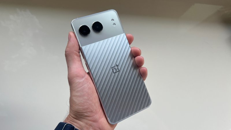 La struttura metallica di OnePlus Nord 4 si fa decisamente notare La struttura metallica di OnePlus Nord 4 si fa decisamente notare