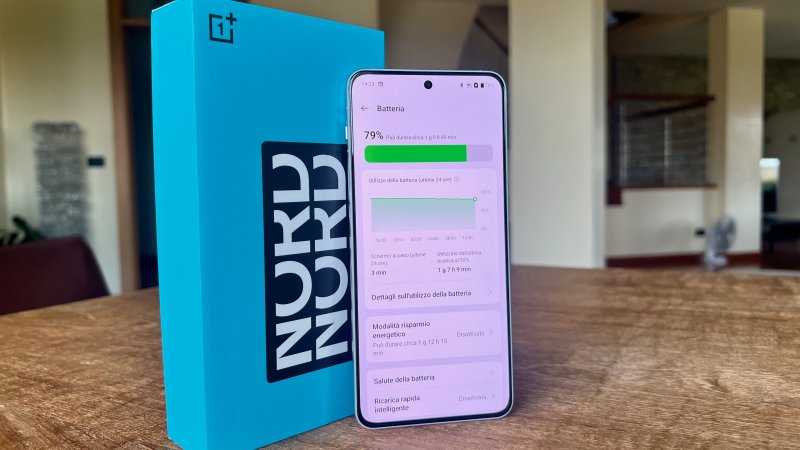 La batteria di OnePlus Nord 4 è leggermente più capiente e 'smart' di quella del predecessore La batteria di OnePlus Nord 4 è leggermente più capiente e 'smart' di quella del predecessore