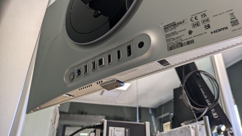 Gli ingressi dell'Odyssey G6 sono tutti facilmente accessibili, finalmente