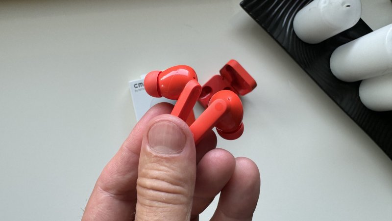 Gli auricolari seguono un design piuttosto classico