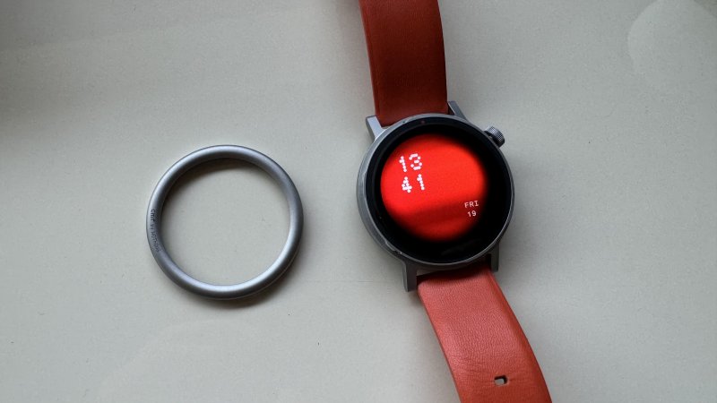 Le lunette e i cinturini sono sostituibili per modificare l'estetica dell'orologio