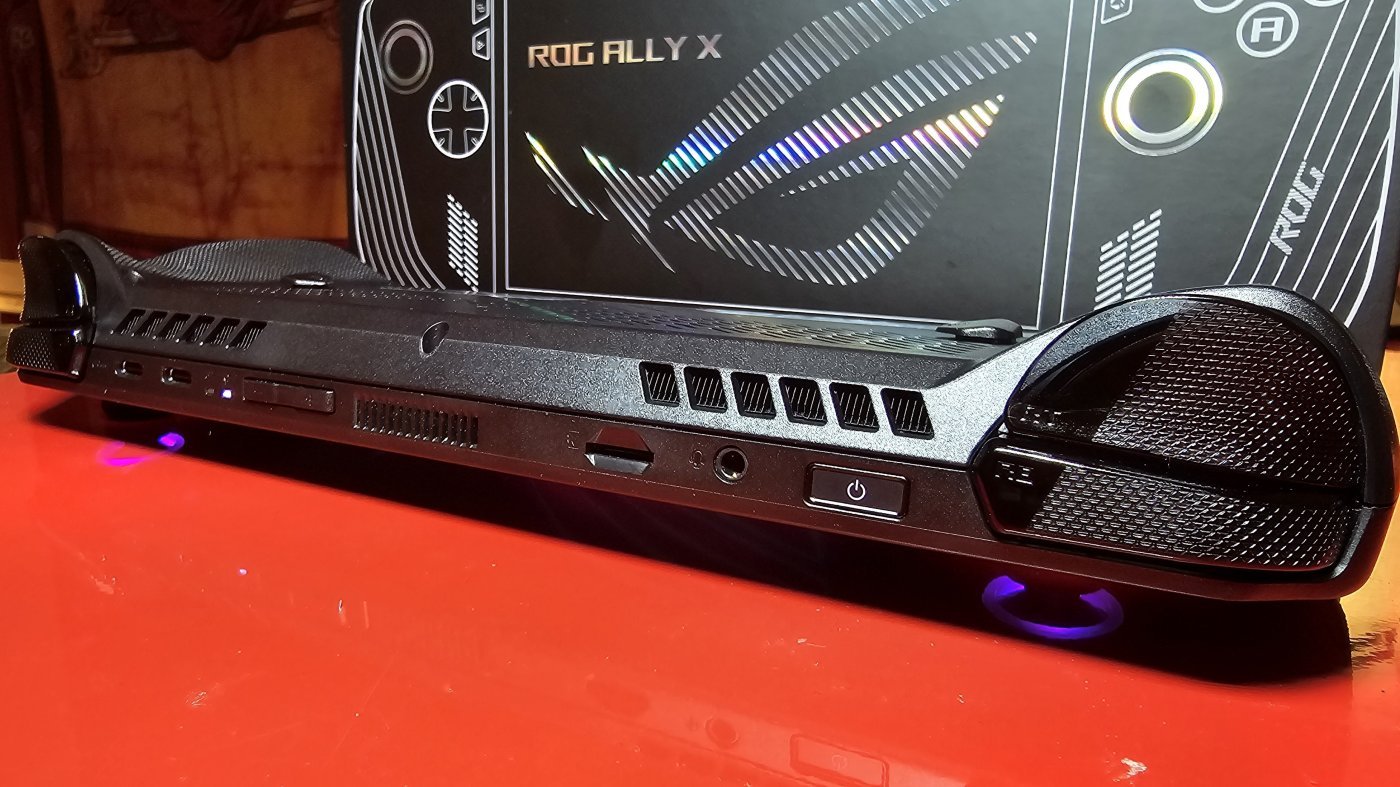 ROG Ally X con i nostri test non ha mai superato gli 80 gradi interni della componentistica, anche sotto stress