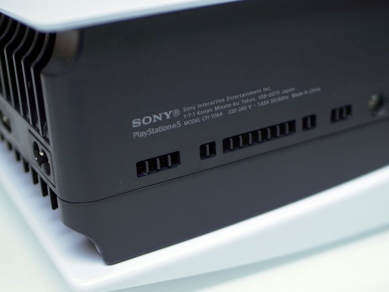 Il codice CFI di PS5 si trova sulla base Il codice CFI di PS5 si trova sulla base