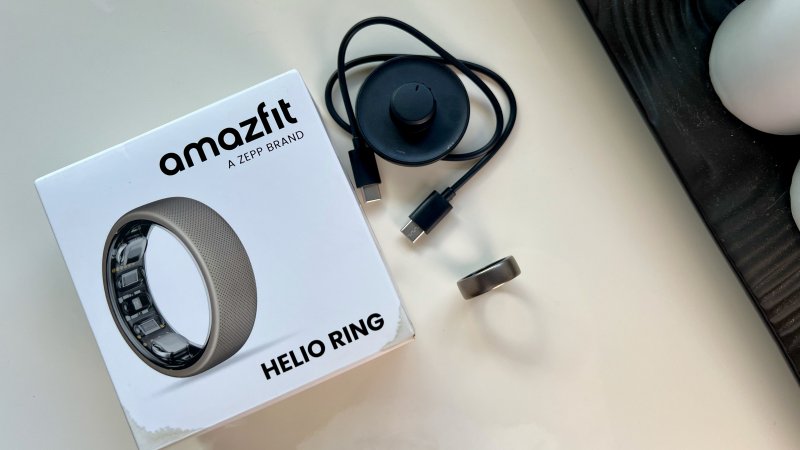 La confezione di Amazfit Helio Ring e il suo contenuto