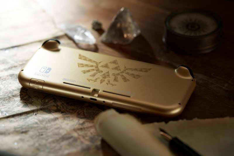 Il retro della console Nintendo Switch Lite Hyrule Edition