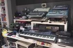 Un collezionista ha ora il record mondiale di console collegate a un solo televisore: sono 444 - Notizia